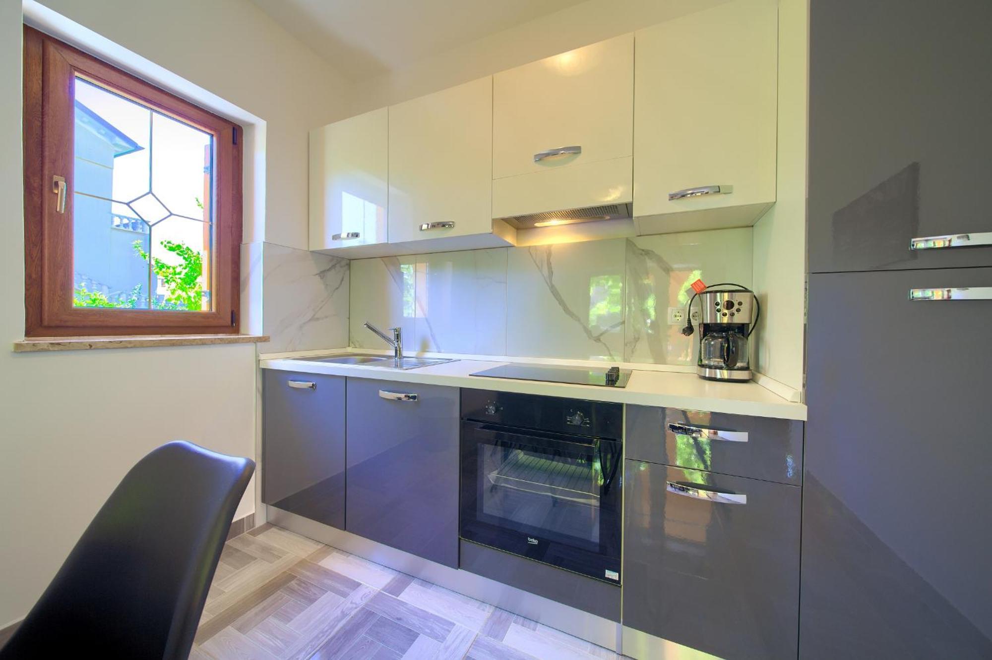 Apartment Bazina - Airconditioning, Parking, 500M From The Beach Krk Town Buitenkant foto