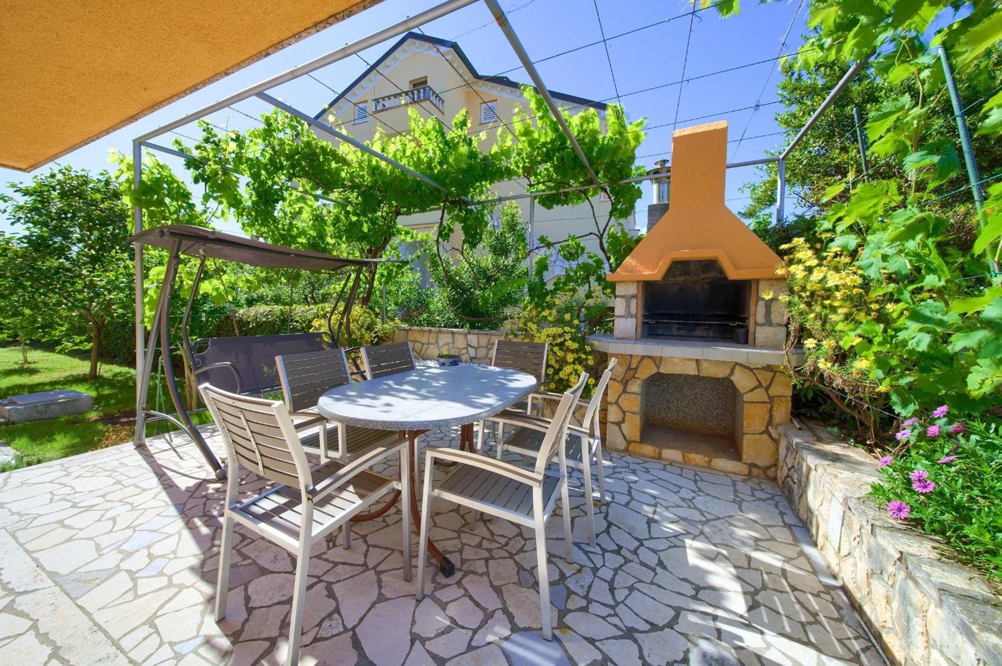 Apartment Bazina - Airconditioning, Parking, 500M From The Beach Krk Town Buitenkant foto