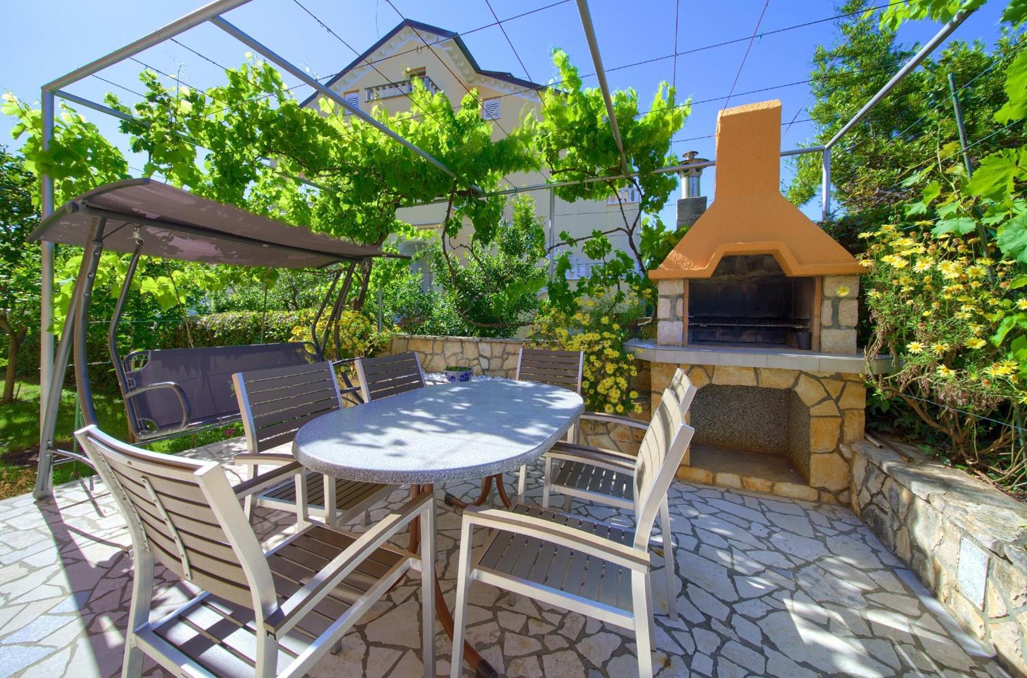 Apartment Bazina - Airconditioning, Parking, 500M From The Beach Krk Town Buitenkant foto